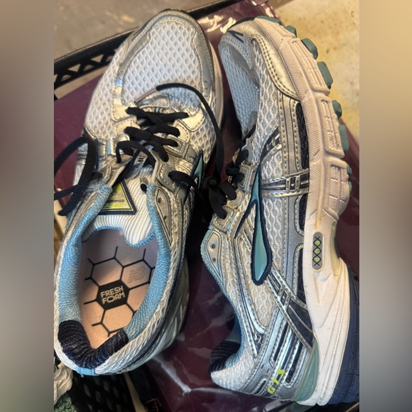 Brooks Adrenaline GTS running shoes - Picture 6 of 7